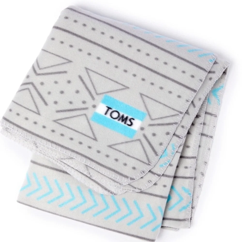 TOMS POLAR FLEECE BLANKET NEW